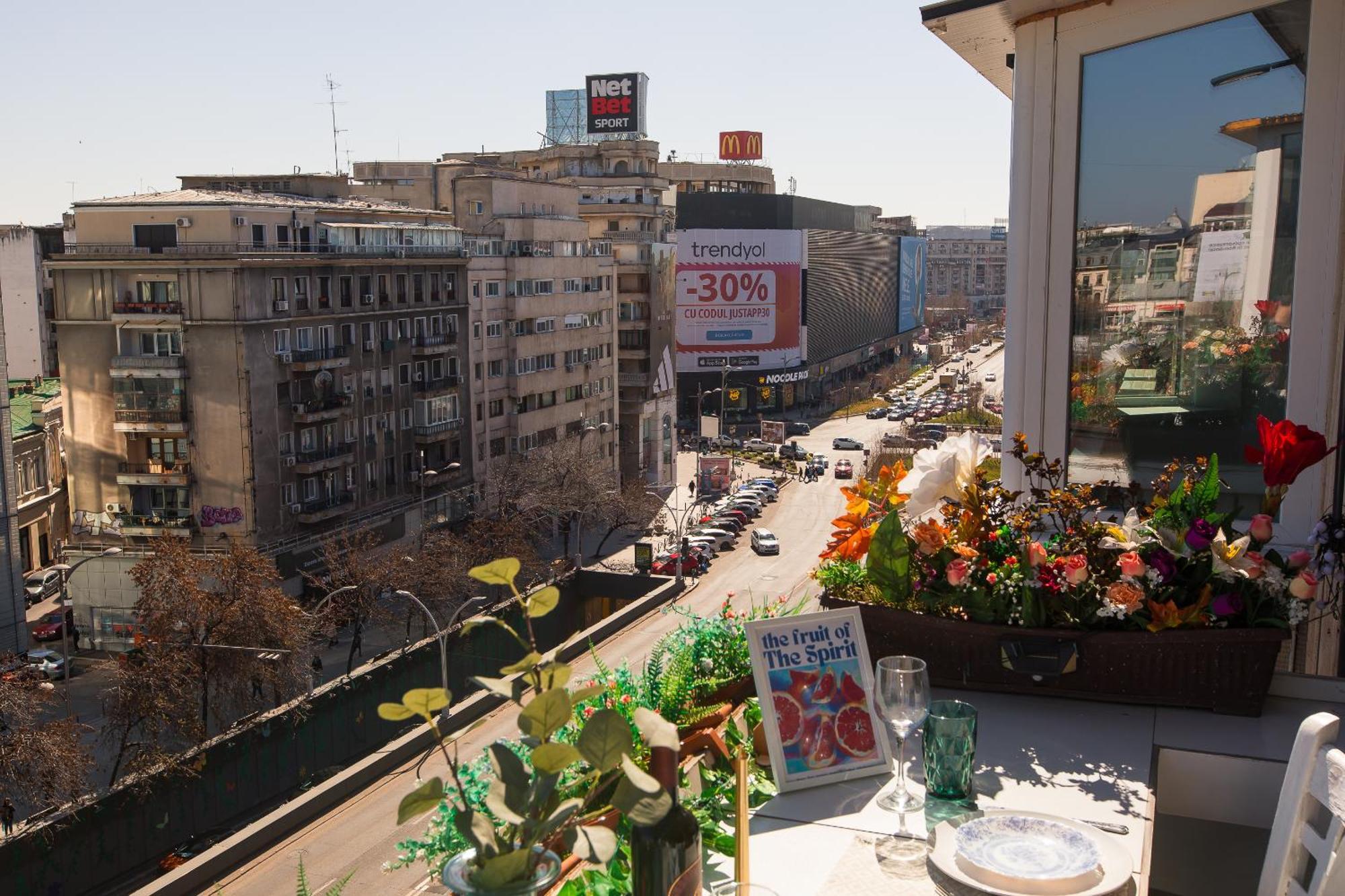 Old Town Apartment With Amazing View From The Balcony Bucharest Luaran gambar